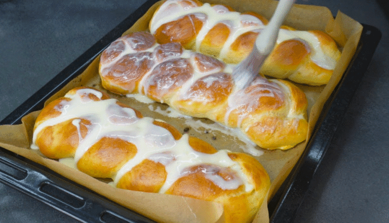 Замість булочок печу смачні косички! Секрет у просоченні, а тісто виходить ідеальним з першого разу