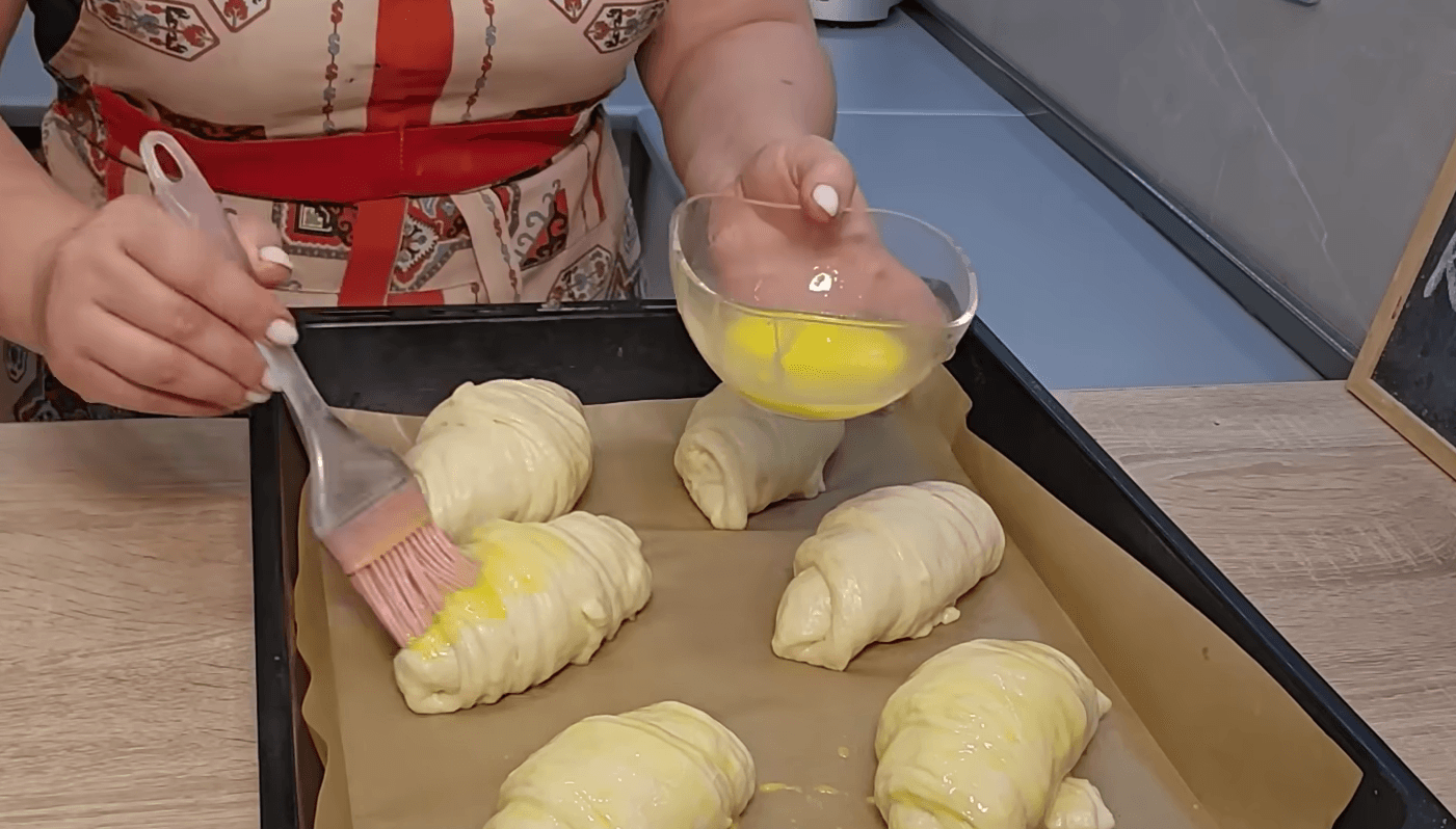 Домашні здобні булочки, як бабуся навчила! Перевірений рецепт, який завжди вдається