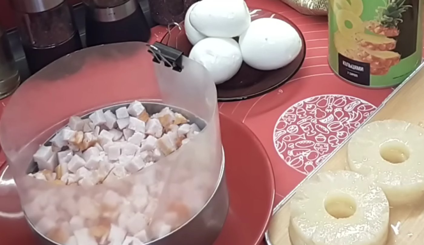 салат з куркою мулен руж