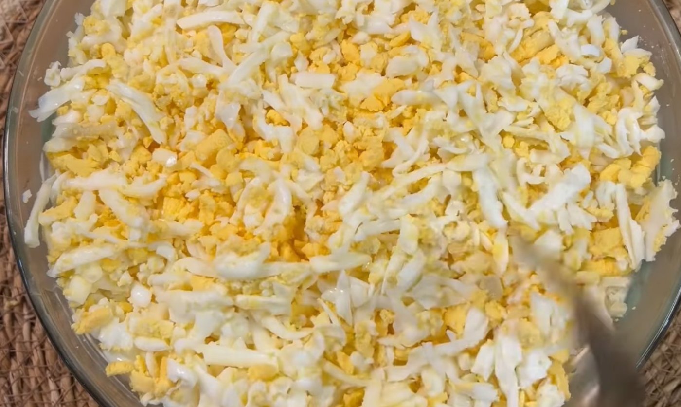 салат з куркою і ананасами 