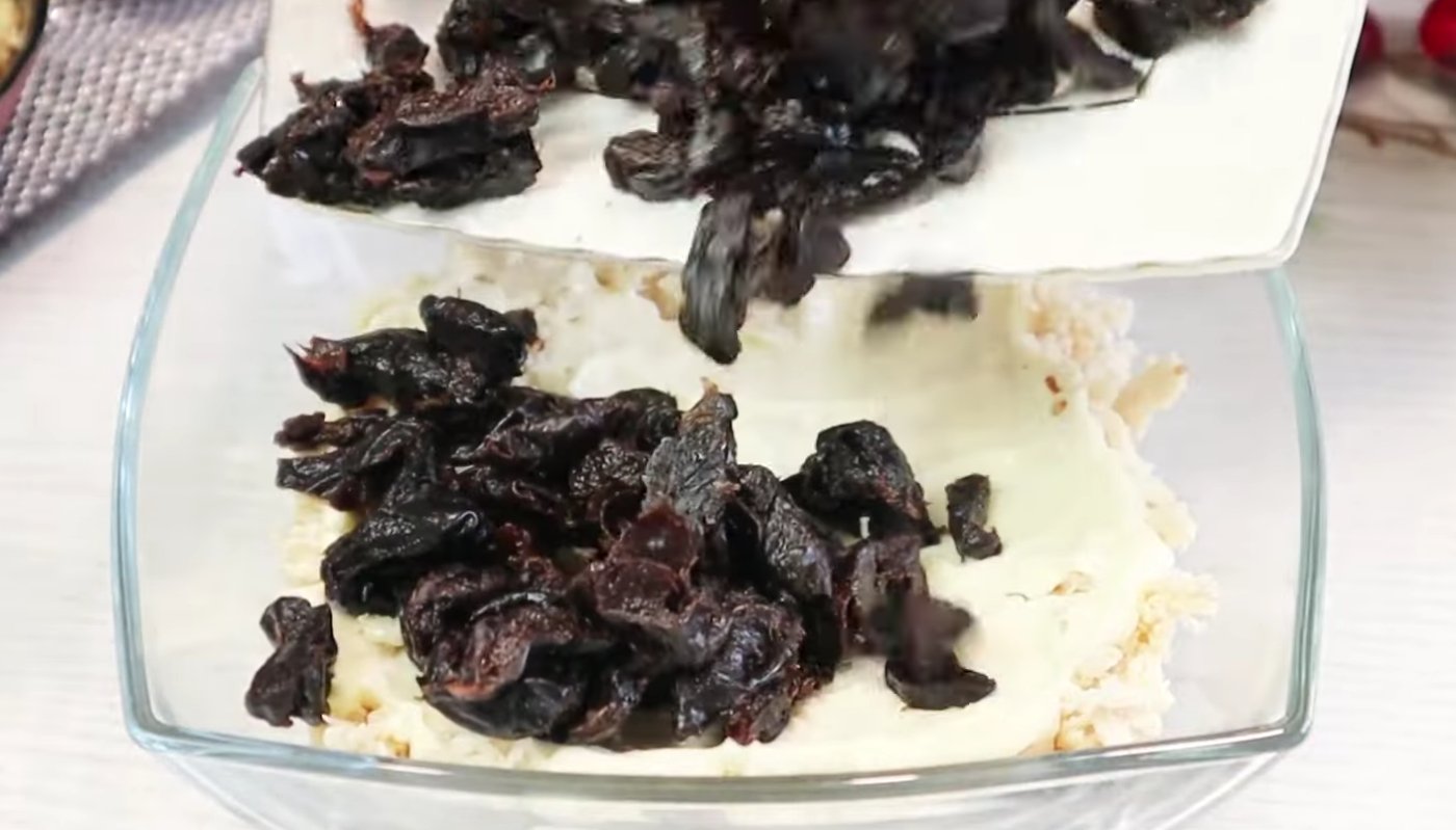 салат абсент з курки і чорносливу