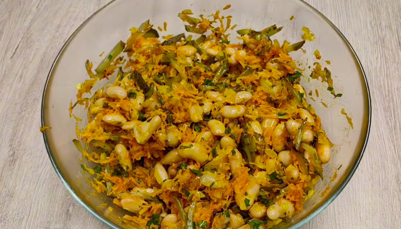 Зранку зробила, до обіду вже з'їли. Салат з квасолею "За пару гривень"