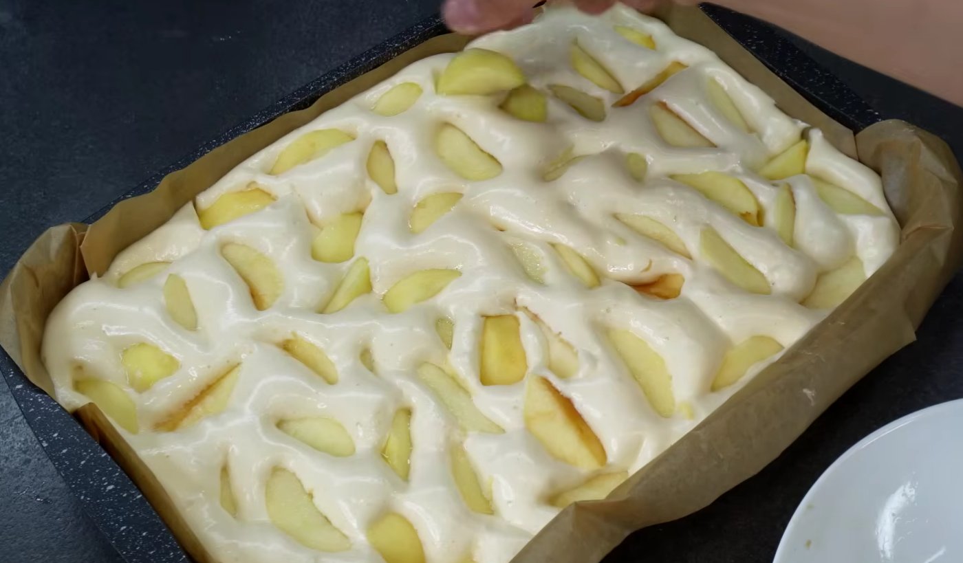 шарлотка з яблук