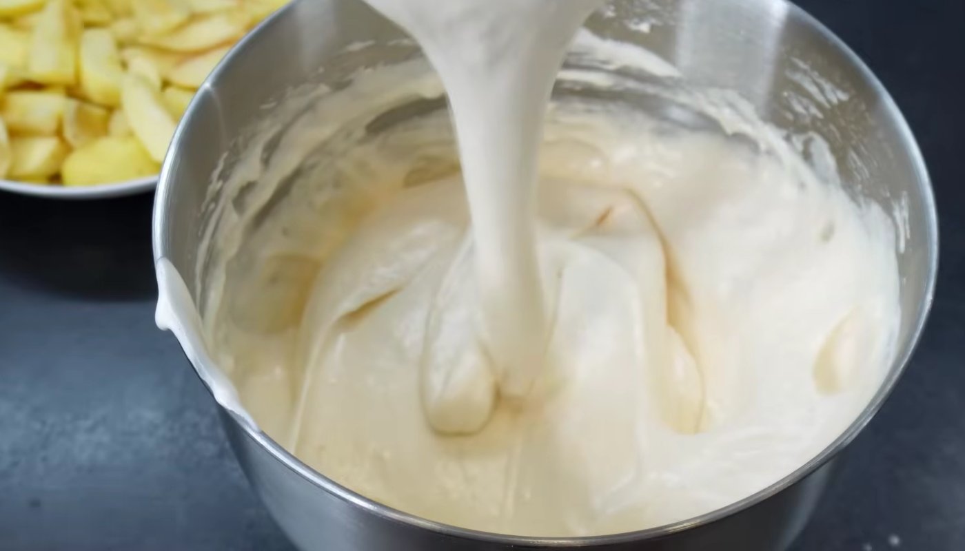 пишна шарлотка з яблук