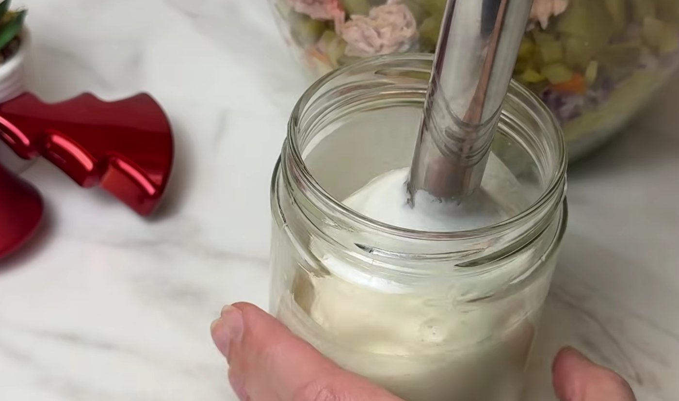 Пісний салат Олів’є з домашнім майонезом без яєць і молока