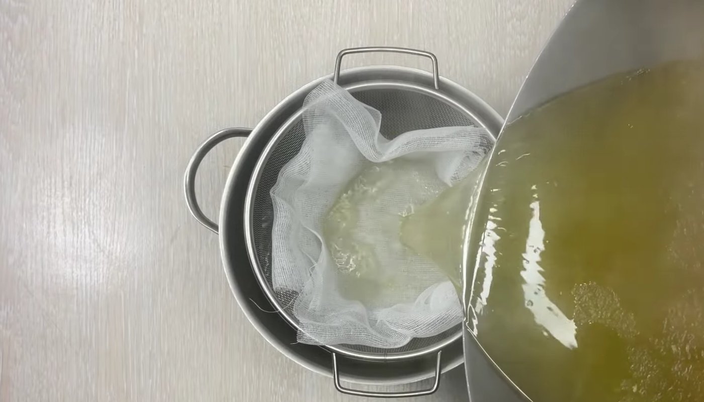 Домашній холодець без желатину: наваристий і прозорий