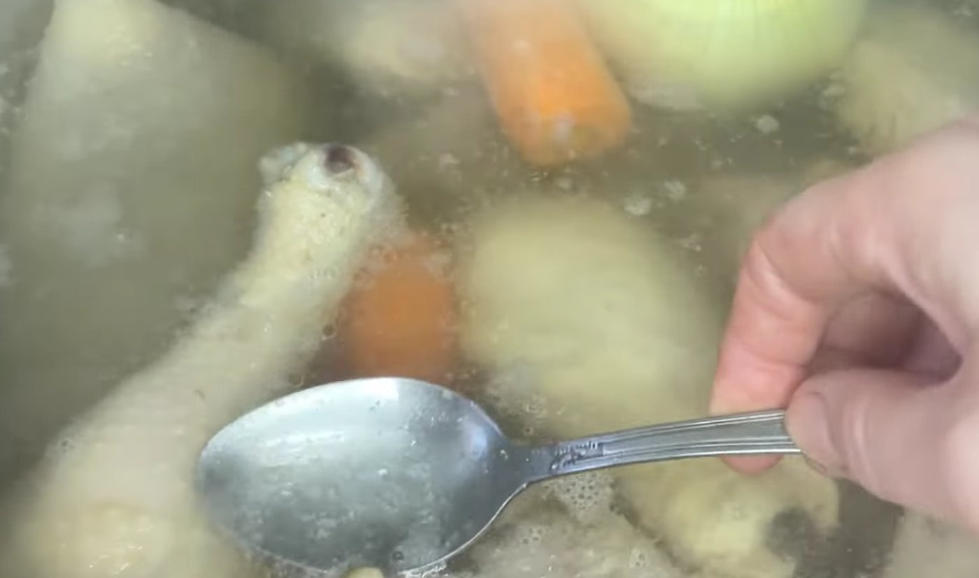 Домашній холодець без желатину: наваристий і прозорий