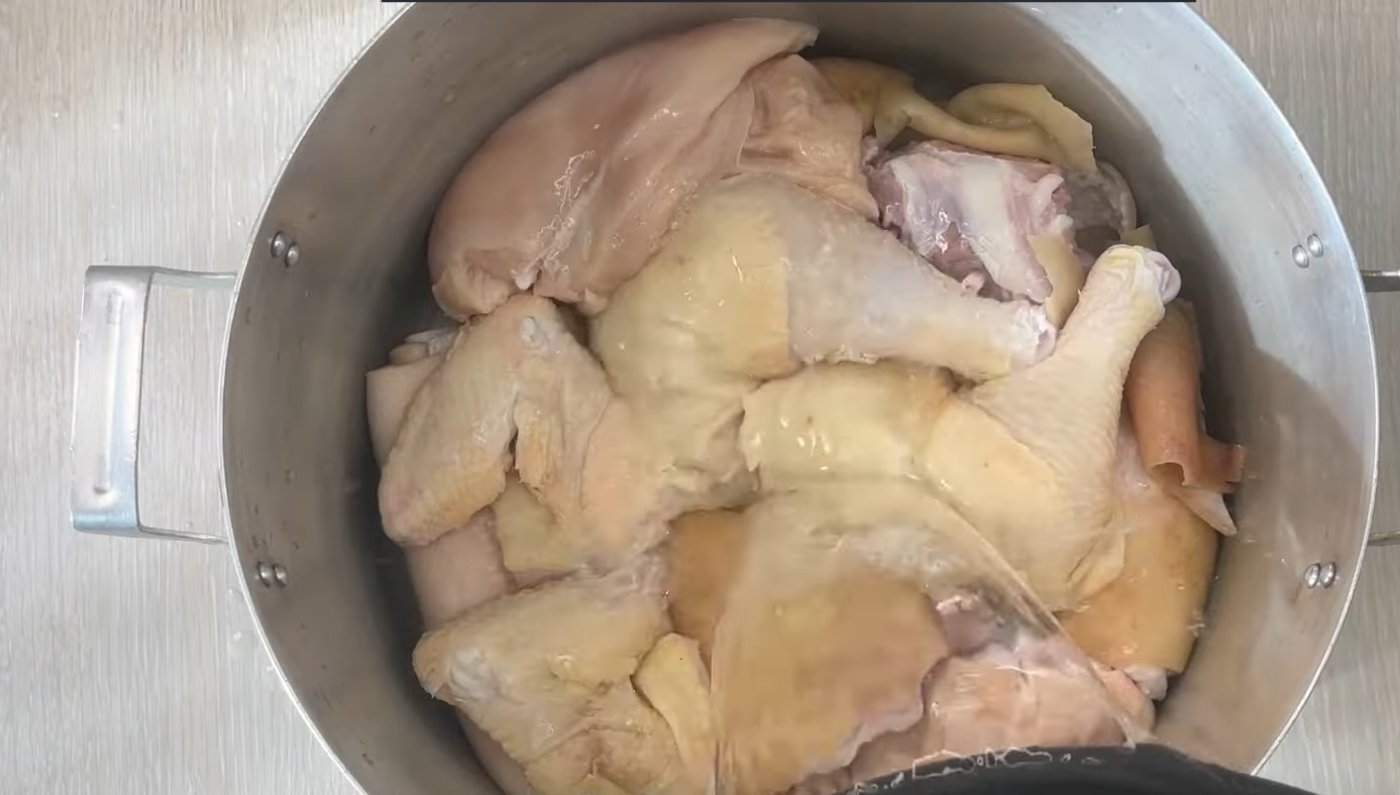 Домашній холодець без желатину: наваристий і прозорий