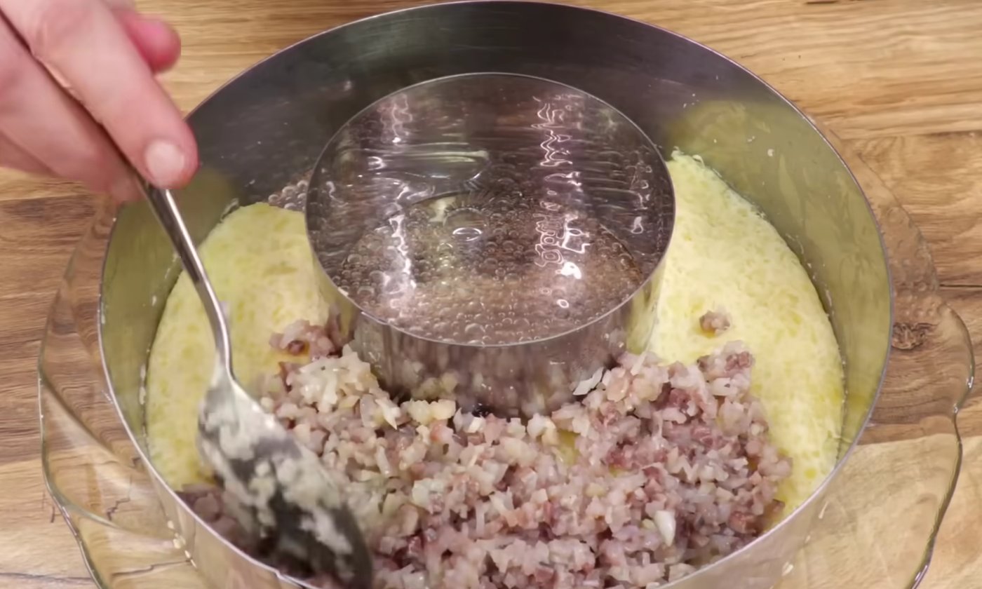 Як приготувати "Оселедець під шубою", щоб всі здивувалися! Класичний рецепт і подача у вигляді підкови