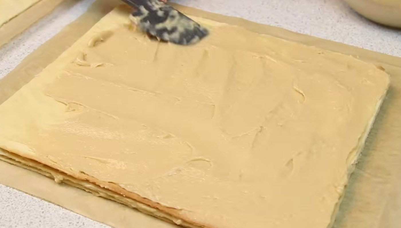 Тістечка "Карамельний Наполеон", принесла на роботу на іменини, всі просили рецепт