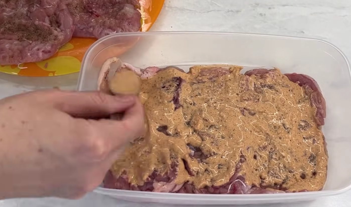 Як замаринувати м'ясо на курячий рулет