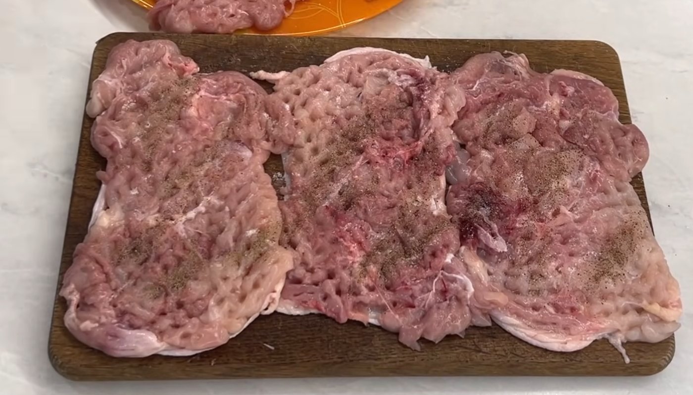 Як приготувати курячий рулет, щоб не розвалювався і не був сухим