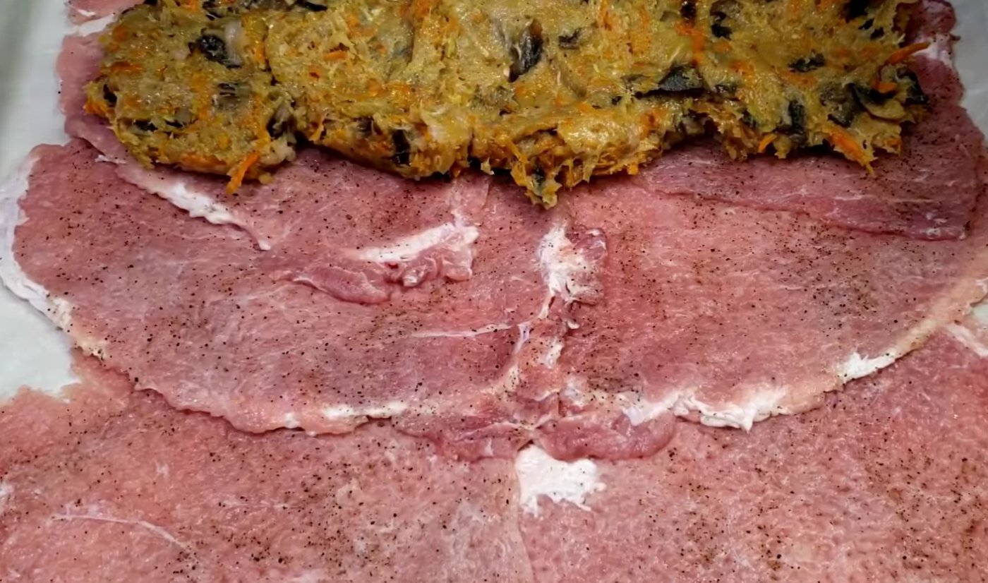 Спробувала новий рецепт: м’ясний рулет з куркою та грибами - на Різдво готуватиму 100%