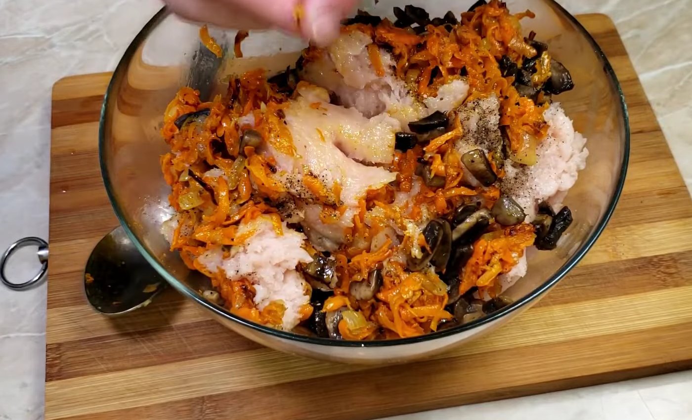 Спробувала новий рецепт: м’ясний рулет з куркою та грибами - на Різдво готуватиму 100%