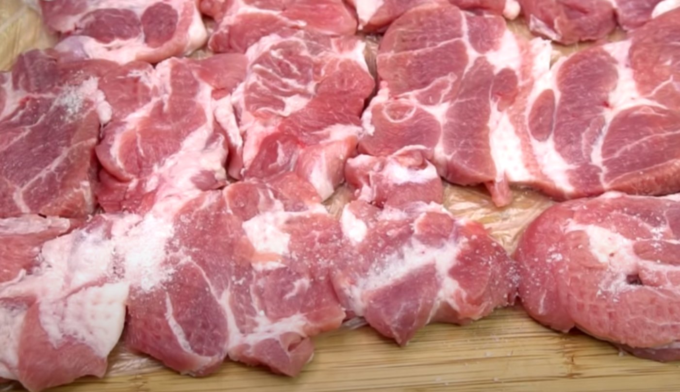 Готуємо вечерю, від якої не залишиться ні крихти. Перевірений рецепт з соусом, який вишкребуть ложкою