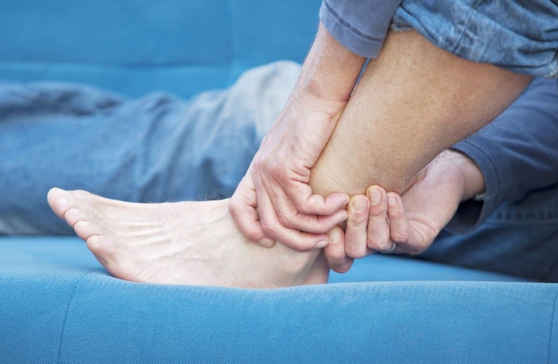 Тіло знає більше за прогноз: що означає, коли крутить ноги перед негодою