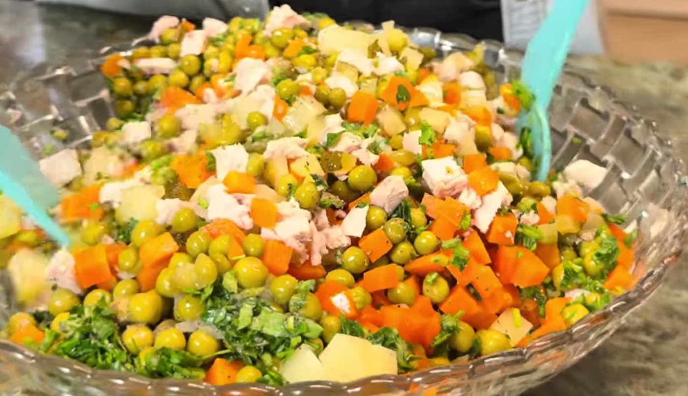 Олів'є "Столичний"! Секрет соковитого та розсипчастого салату на Новий рік 2026!