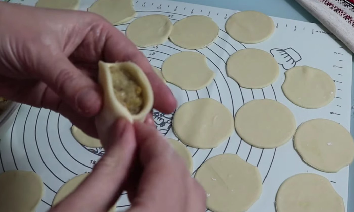 Вареники з квашеною капустою та сушеними білими грибами на Святвечір! Рецепт найкращого тіста