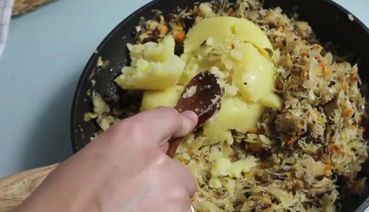 Вареники з квашеною капустою та сушеними білими грибами на Святвечір! Рецепт найкращого тіста