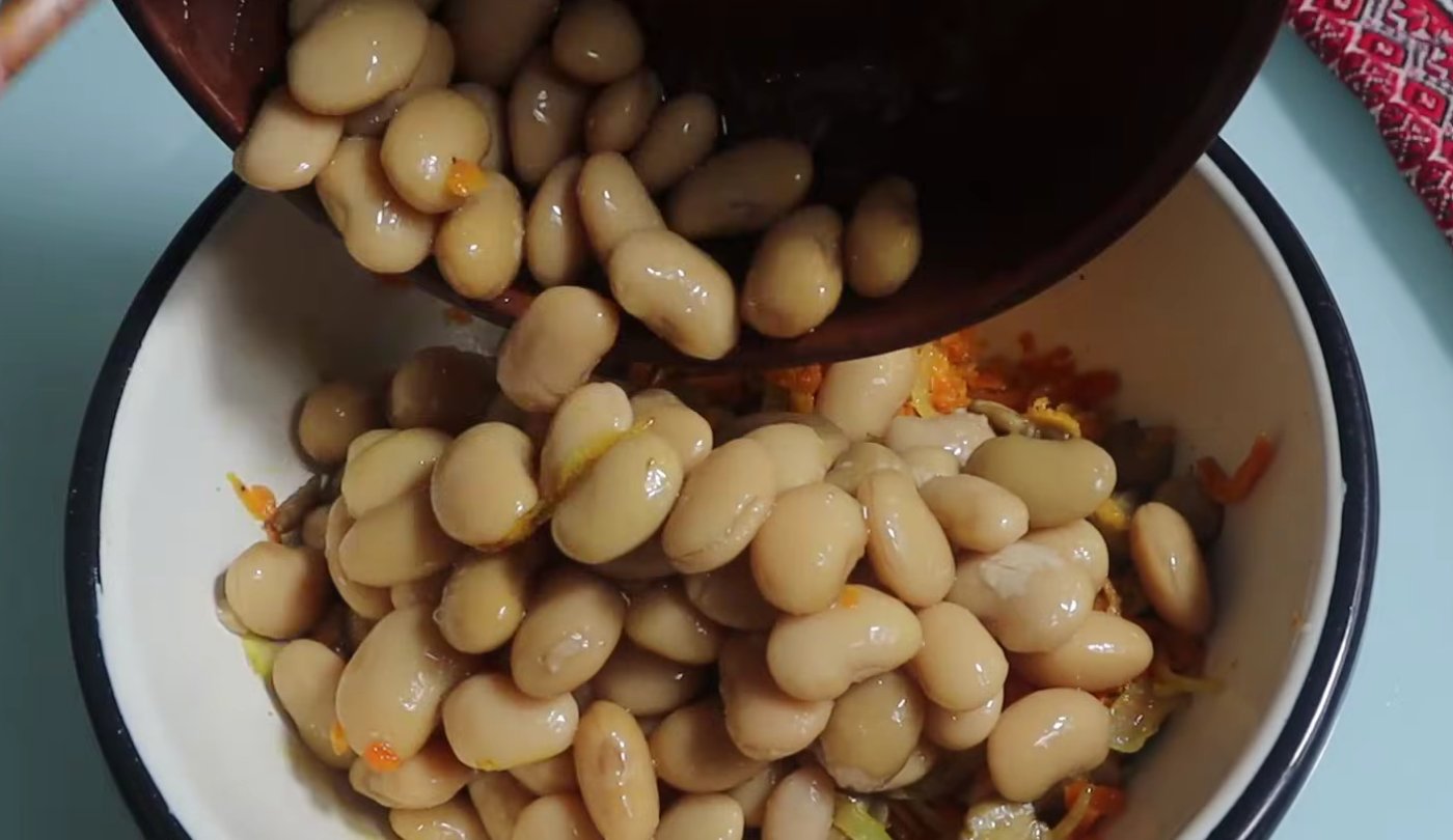 Пам'ятаєте цей стрий рецепт? Пісний салат з квасолею та грибами!