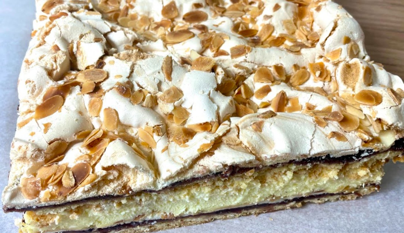 Пляцок "Пані Валевська"! Сусідка навчила, випікається одним коржем