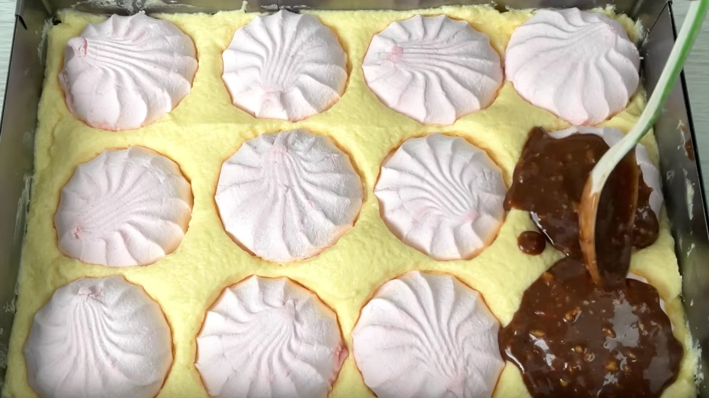 Одним коржем! Перевернутий пляцок "Рожевий мак" від відомої на всю Галичину пекарки