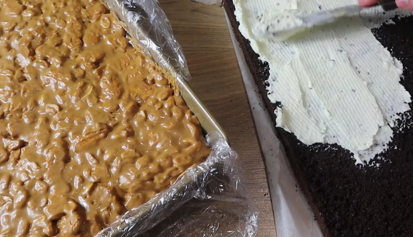 пляцок Снікерс