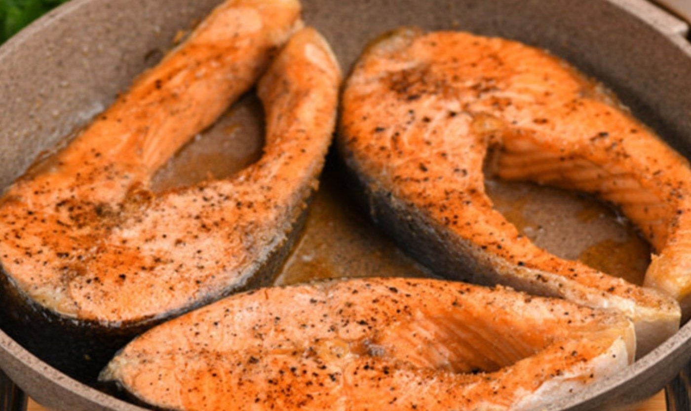 Червона риба за 7 хвилин на сковороді