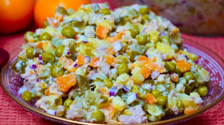 Пісний салат Олів’є з домашнім майонезом без яєць і молока