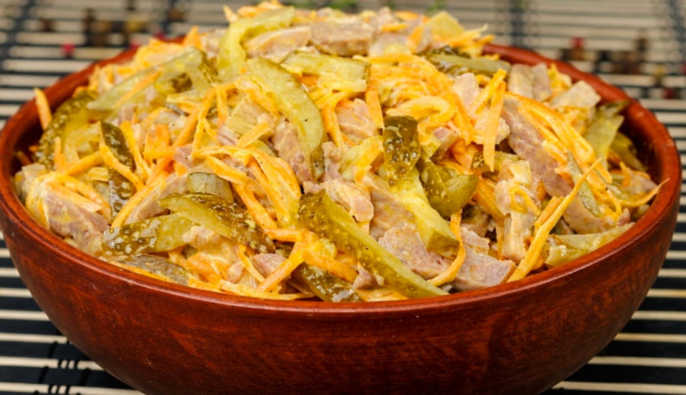 Всього лише 4 інгредієнти, 10 хвилин і смачний салат на святковий стіл готовий