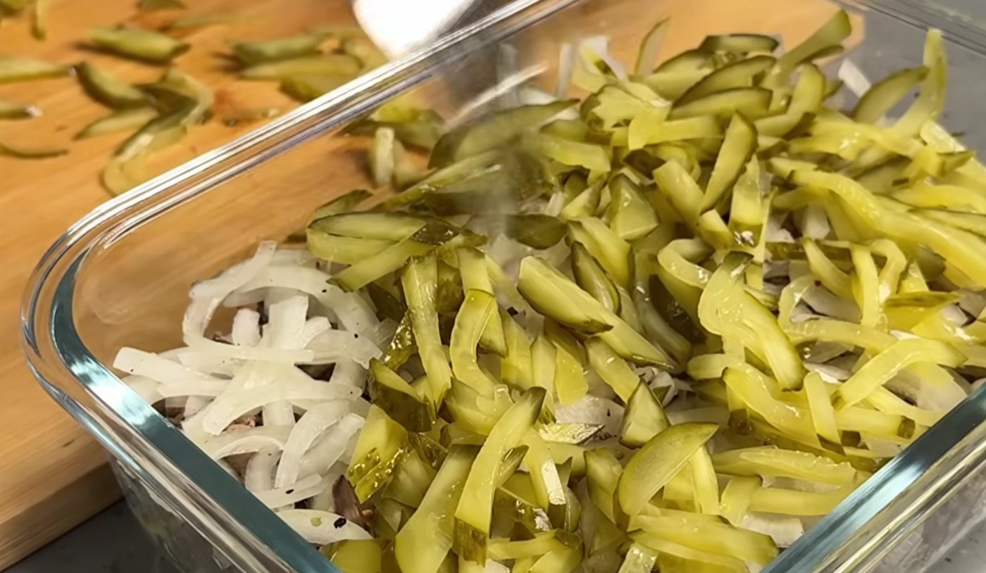 салат з курячою печінкою