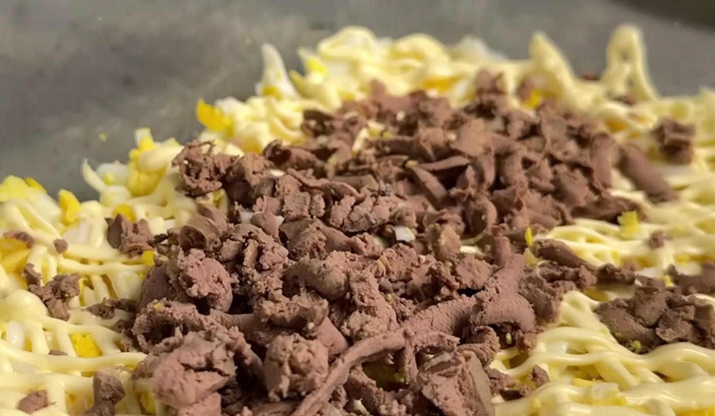 салат з курячою печінкою