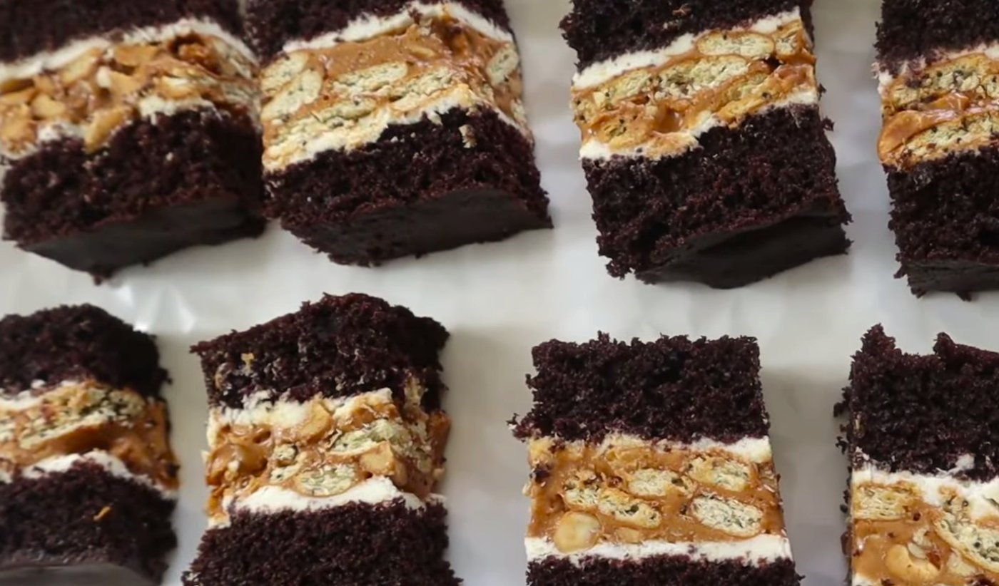 Домашній пляцок снікерс