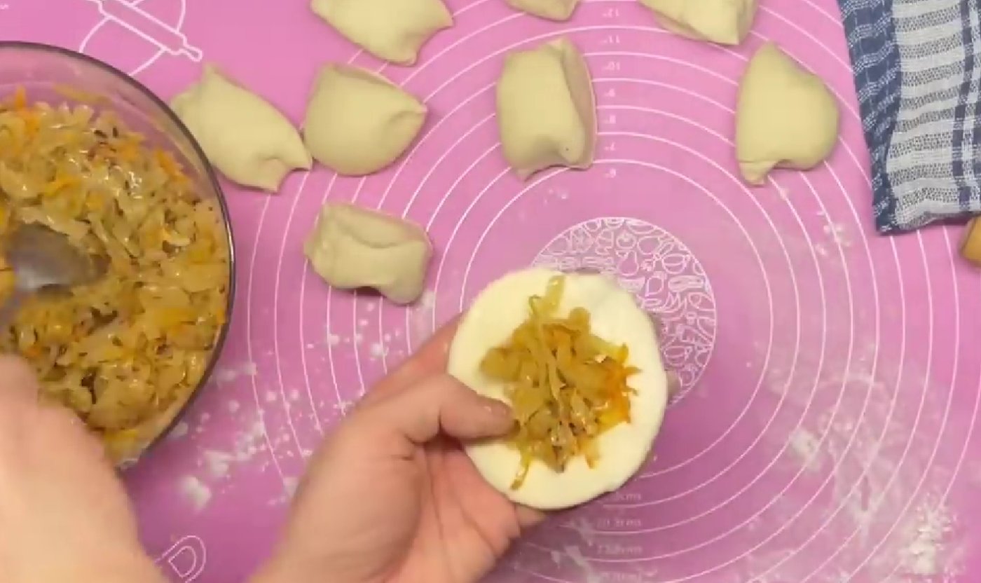 Вареники з квашеною капустою - над паром! Пухке тісто для будь-якої начинки