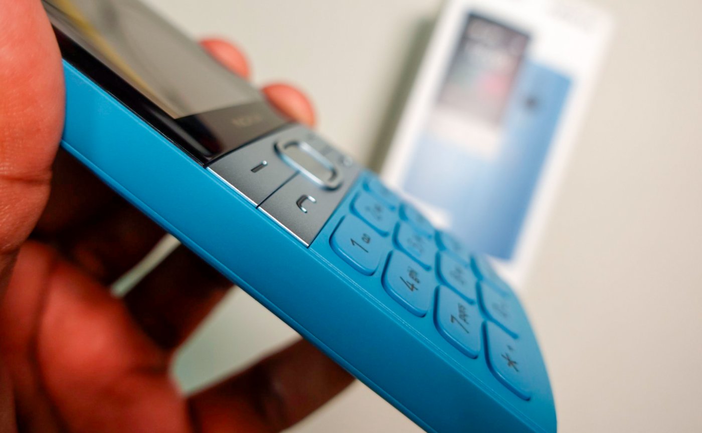 Кнопковий телефон у 2026 році: навіщо їх купують і чому вони кращі за смартфони