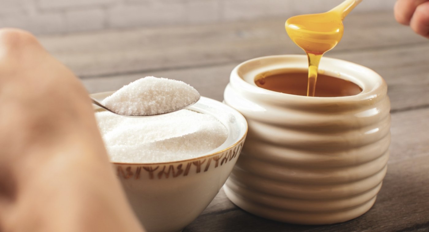 Чи варто замінювати цукор медом? Правда і міфи про солодку альтернативу