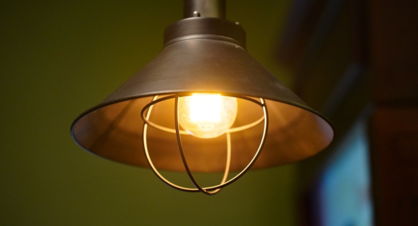 Скільки світла "намотують" лампочки та побутові прилади: цифри, які здивують