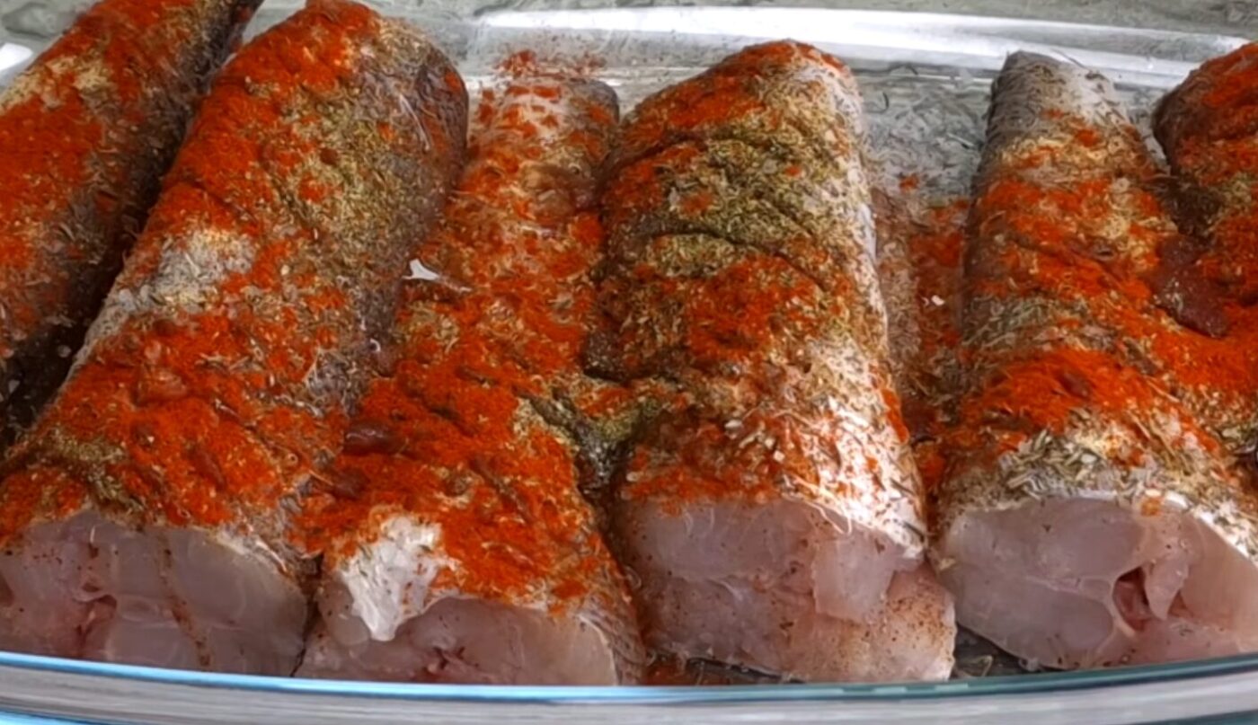 запечений хек з овочами