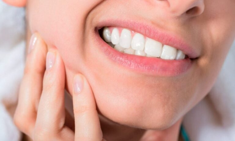 Домашні методи полегшення зубного болю: гвоздика, сіль та чайний пакетик.