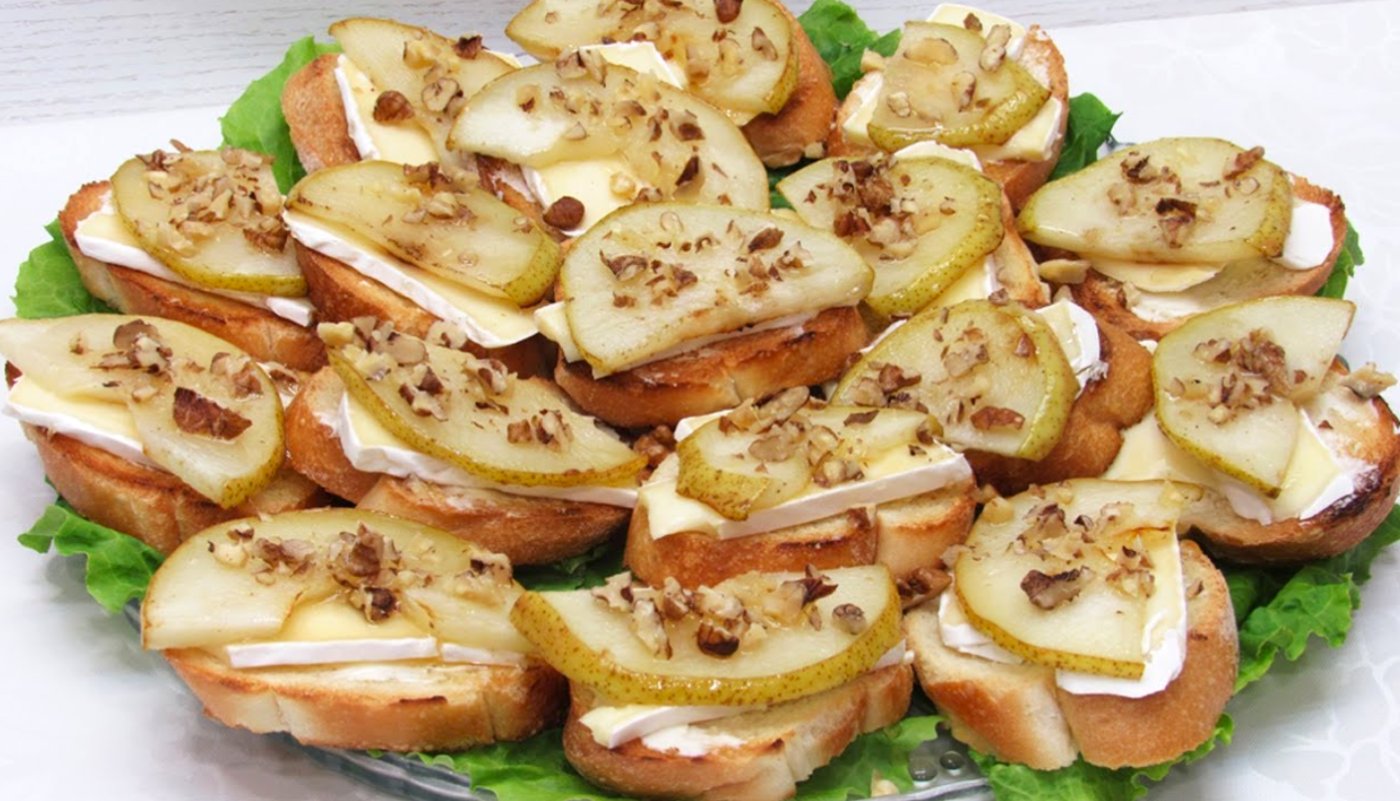 Святкові бутерброди з грушею та камамбером! Зникали з столу один за одним