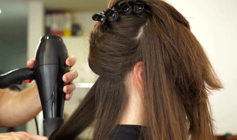 Тільки ці 11 днів у січні 2026 найвдаліші для стрижки і фарбування за місячним календарем