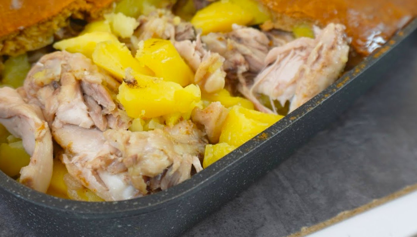 Курка з картоплею під тістом у духовці: коли хочеться смачно і швидко