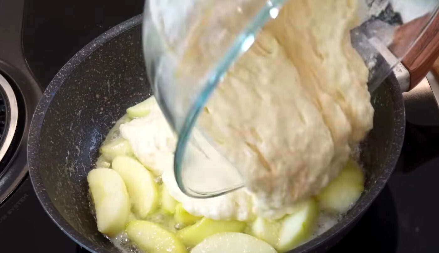 Яблучний пиріг "На сковороді"