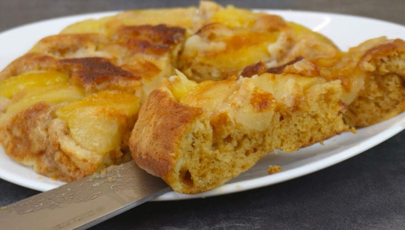 Плюс ще один рецепт в скарбничку швидких рецептів: Яблучний пиріг "На сковороді"