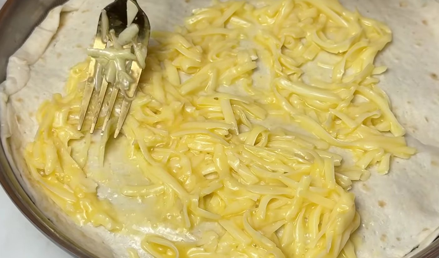 пиріг з лаваша з сиром та зеленню