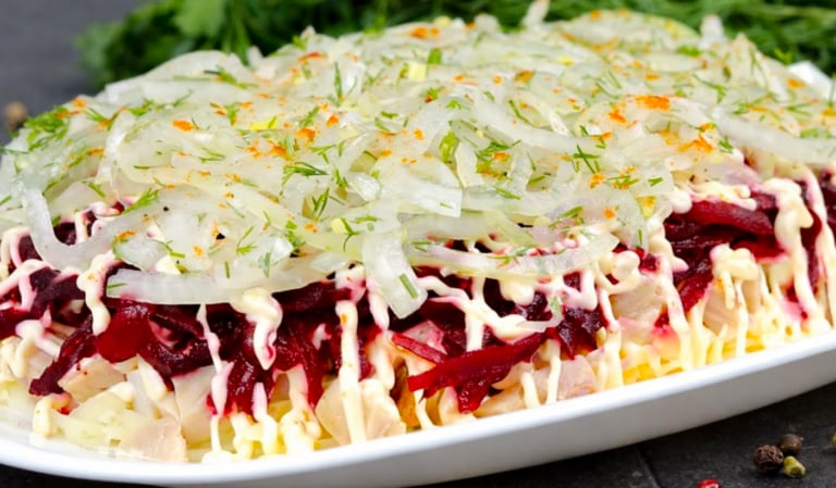 Всього 4 інгредієнти, а смак чарівний! Салат "Кохані мрії" - і всі в захваті