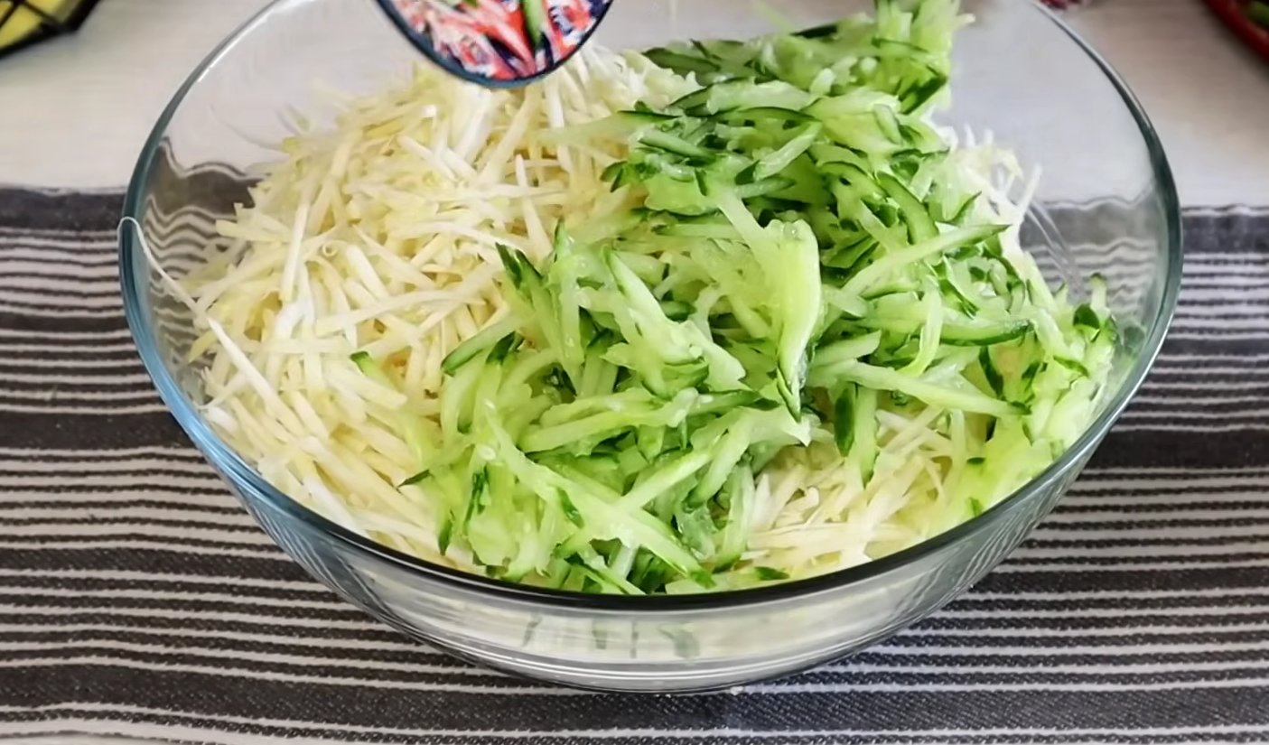 салат з пекінською капустою і куркою