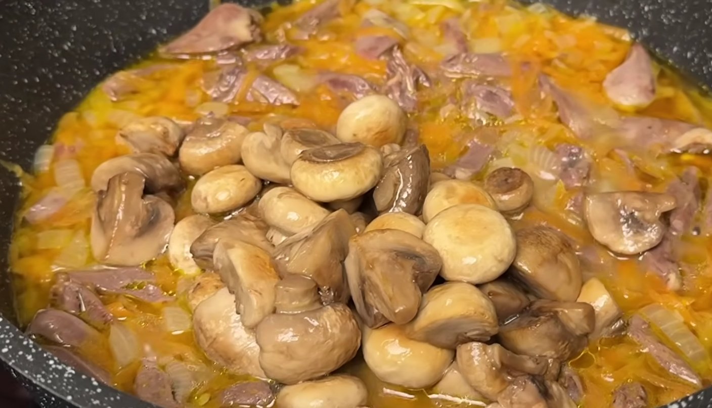 Сердечка в овочево-сметанному соусі