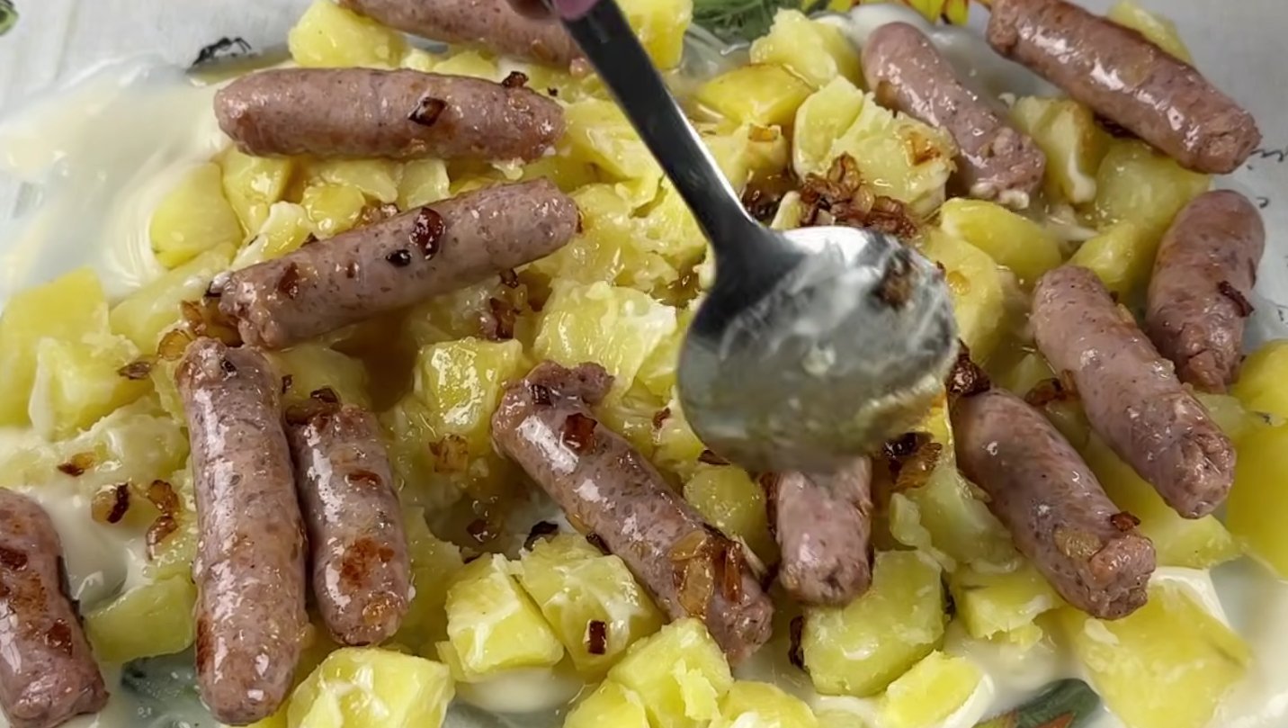 картопляна запіканка під соусом бешамель