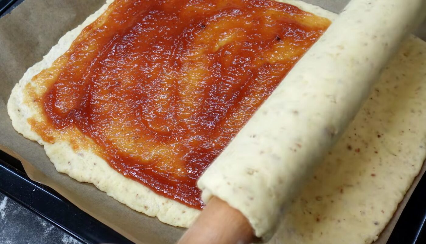 Мигдальний пиріг з варенням